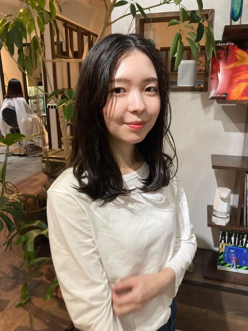 セミロング カット トリートメント 金田 夏野のヘアスタイル