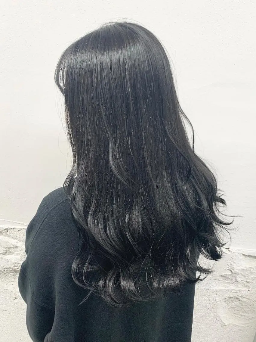 ロング カラー 黒髪 透明感カラー グレーブラック 艶ハイトーン特化 tatsuのヘアスタイル