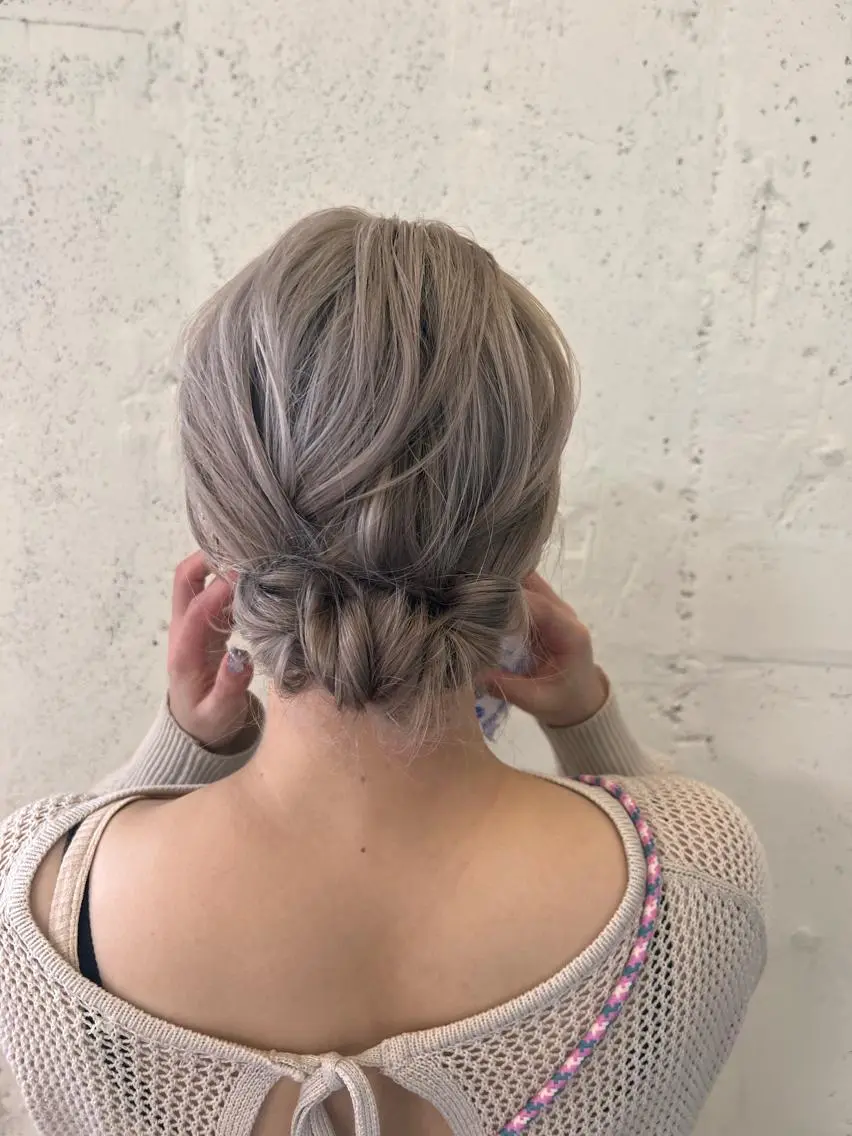 ミディアム カラー 透明感ハイトーン🦄 キラ🌈のヘアスタイル