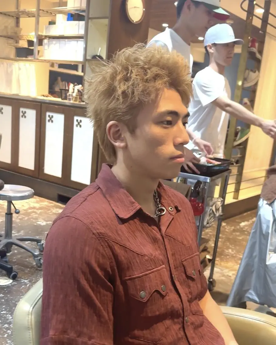 ショート カット ヘアカラー 坂梨 健斗のヘアスタイル