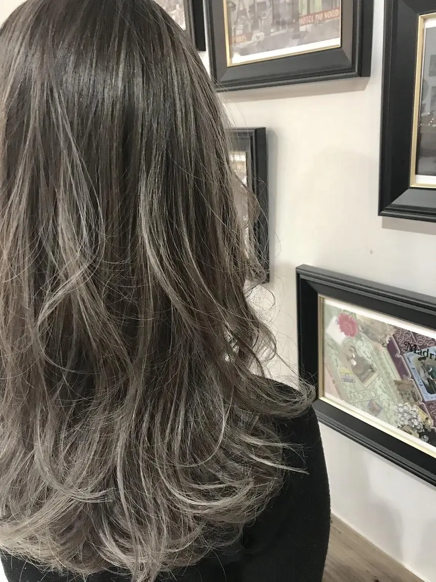 セミロング カラー パーマ ヘアアレンジ メンズ キッズ ネイル マツエク・マツパ メンズバレイヤージュ バレイヤージュ レイヤーカット ヘアカラー トリートメント ヘアセット 吉田裕太/ハイライト ダブルカラーのヘアスタイル