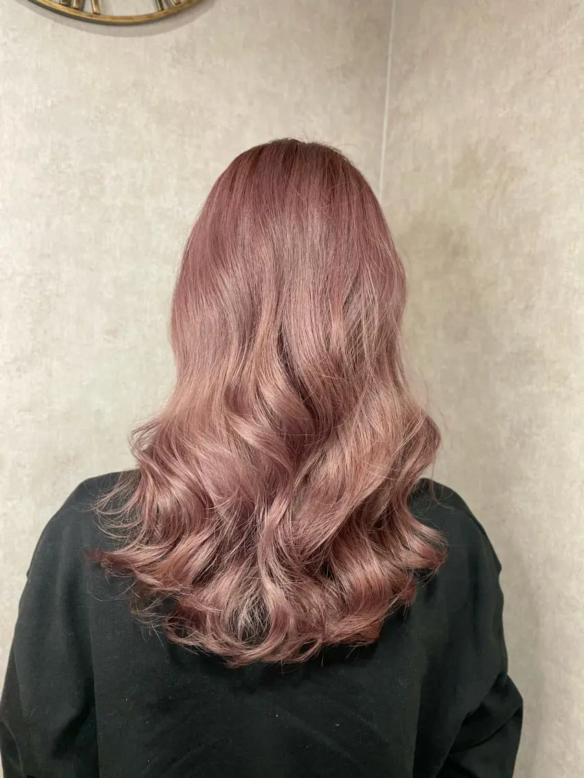 セミロング 工藤 綾華のヘアスタイル