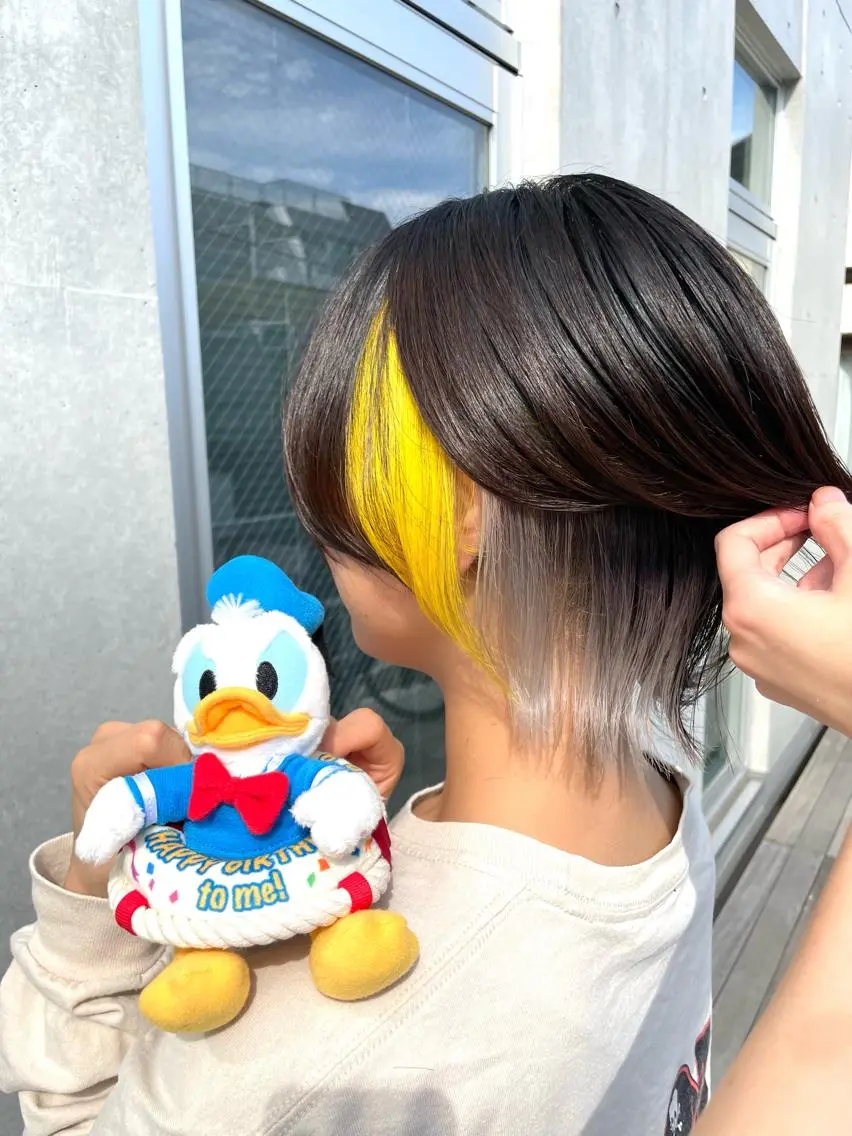 ミディアム カラー インナーカラー 推し ブリーチ  髪質改善のヘアスタイル