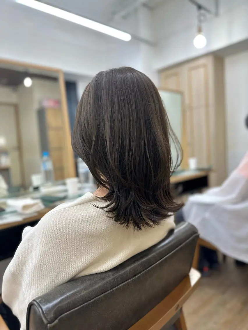 ミディアム カラー パーマ ヘアアレンジ メンズ キッズ ネイル マツエク・マツパ アイブロウ 似合せレイヤー/ 柔らか透明感カラーのヘアスタイル