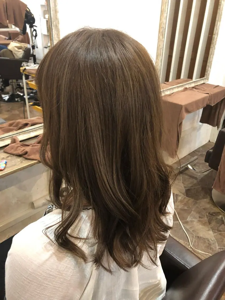 カラー ベージュカラー ミルクティーベージュ ヘアカラー トリートメント LeSoleil 大江珠実のヘアスタイル