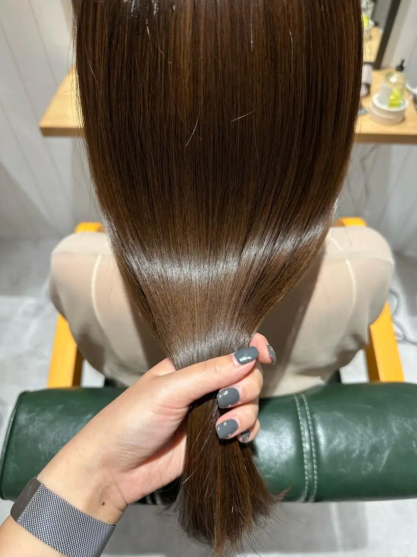 セミロング カラー ヘアカラー トリートメント 髪質改善 イオリのヘアスタイル