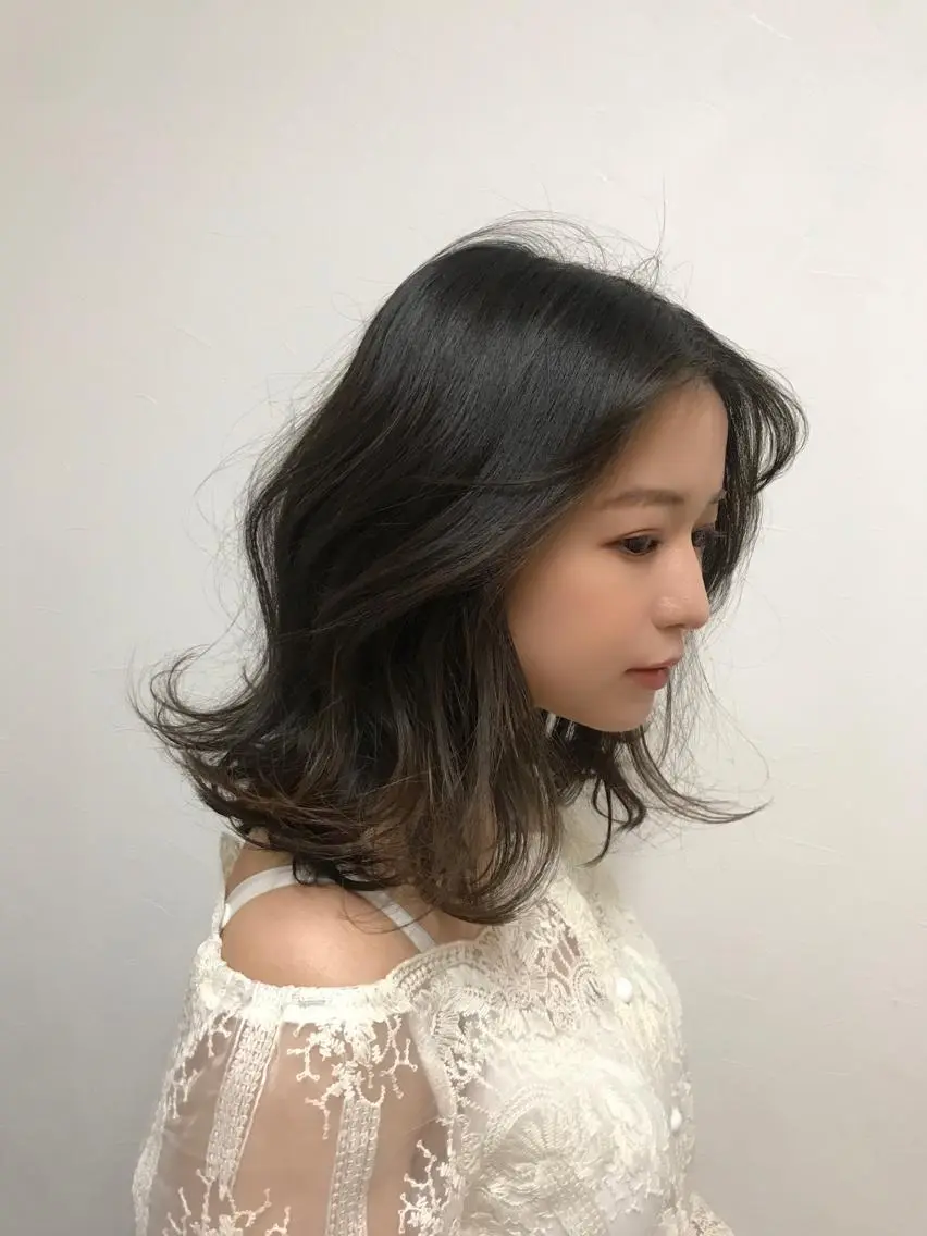 ミディアム ボブ 韓国風ヘア レイヤーカット 外ハネヘア RHAIRSALON 西山梓のヘアスタイル
