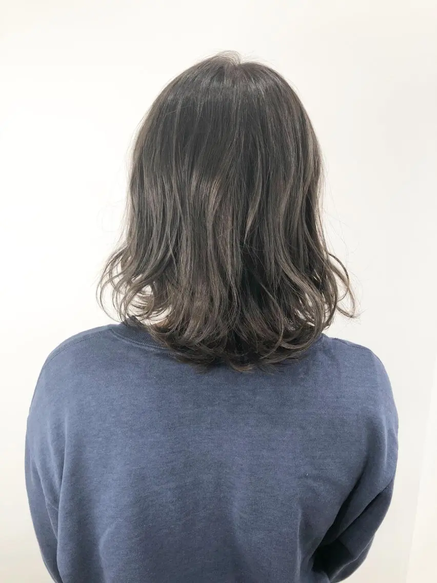 ミディアム カラー 透明感カラー グレージュ 🌙HIZUKI🌙 ハイトーン 艶髪のヘアスタイル