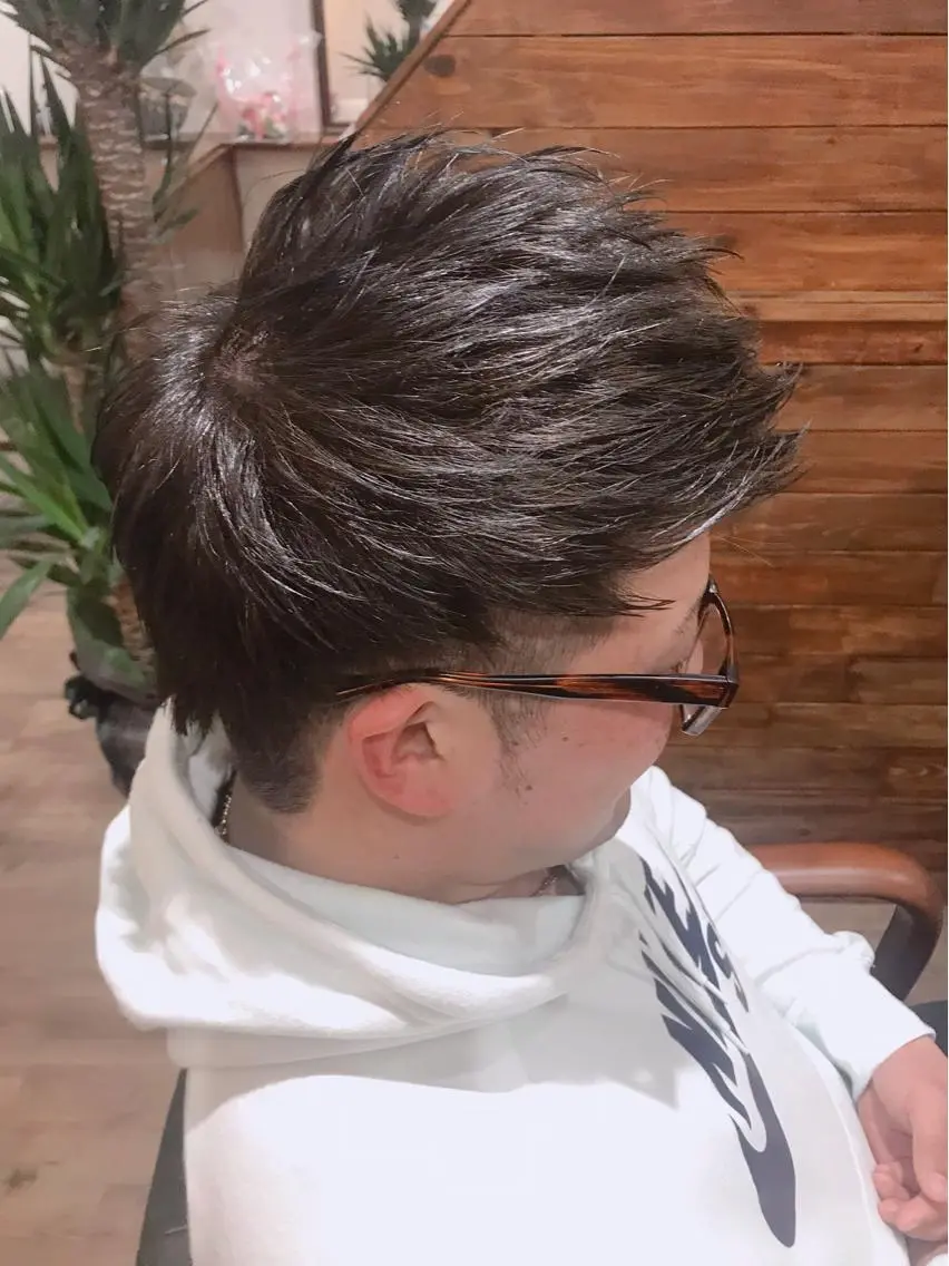 ショート カラー メンズ ダークグレー ダークグレージュ グレージュ カット ヘアカラー トリートメント Rug Relief 吉田のヘアスタイル