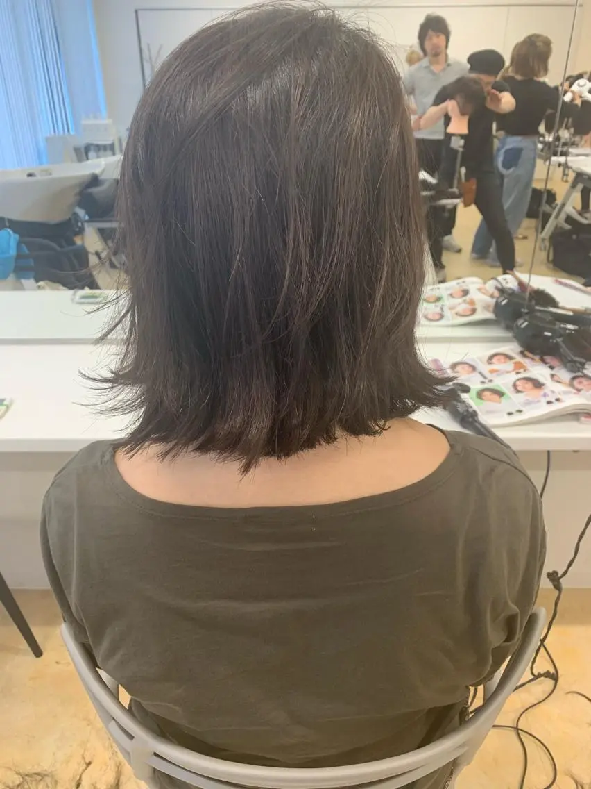 ミディアム 吉田 茉生のヘアスタイル