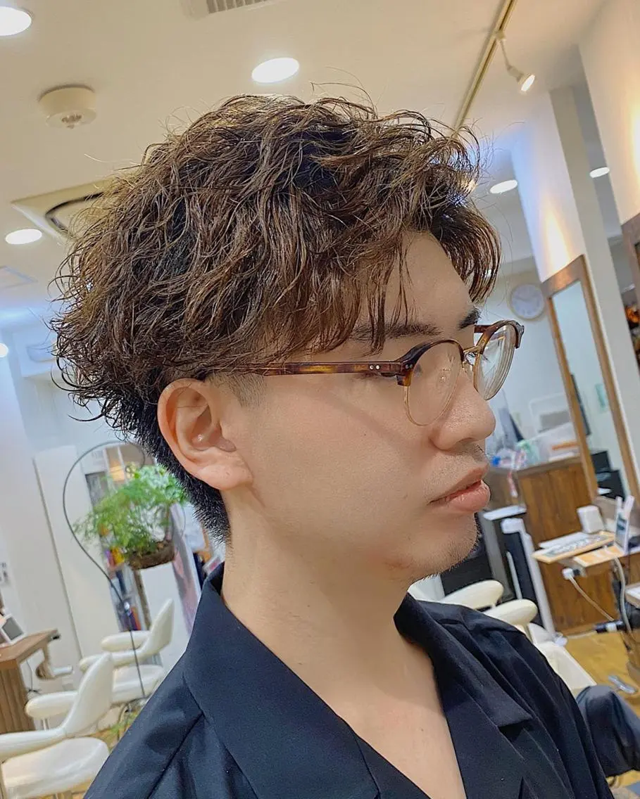 パーマ メンズ センターパート マッシュ メンズパーマ 学生（メンズ向け） メンズツイストパーマ 原田 涼矢のヘアスタイル