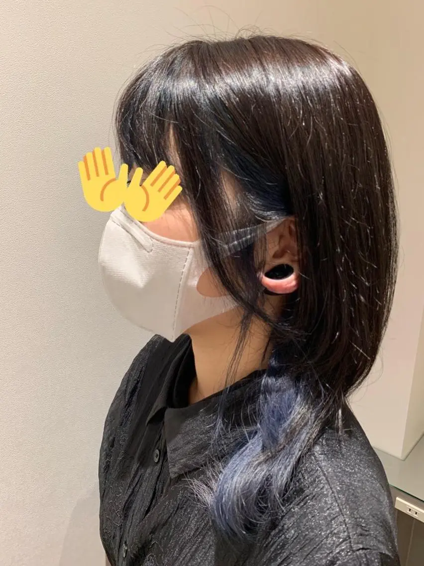 ミディアム カラー 黒髪 ブルーカラー ブルーブラック ネイビーカラー 若狭 彩花のヘアスタイル
