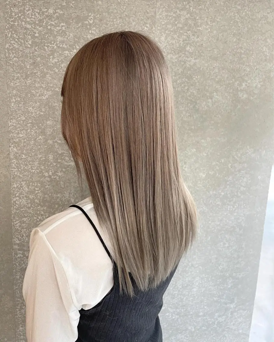セミロング ヘアカラー 韓国式パーマ🔥 ブリーチ🔥TOMOのヘアスタイル
