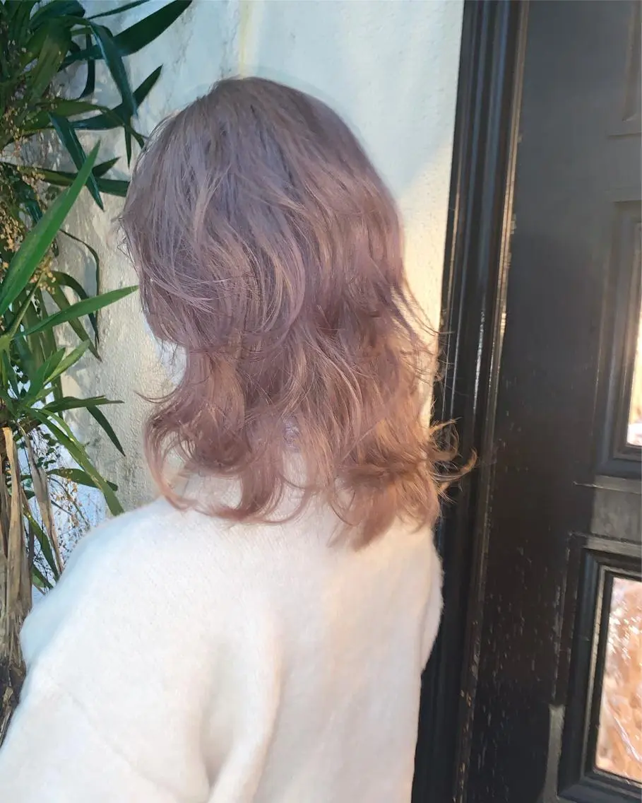 ミディアム アッシュ ハイレイヤー ハイライト レイヤーカット ウルフカット カット ヘアカラー トリートメント 🫧ハイトーン✨格安 より質💐マンツーマのヘアスタイル