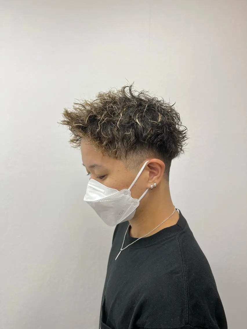 ショート パーマ メンズ 木下 紗綾のヘアスタイル