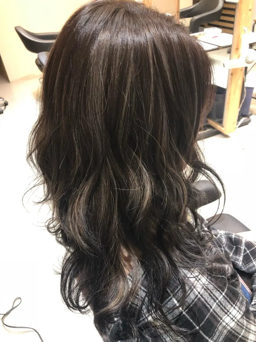 カラー 早川 真幸のヘアスタイル