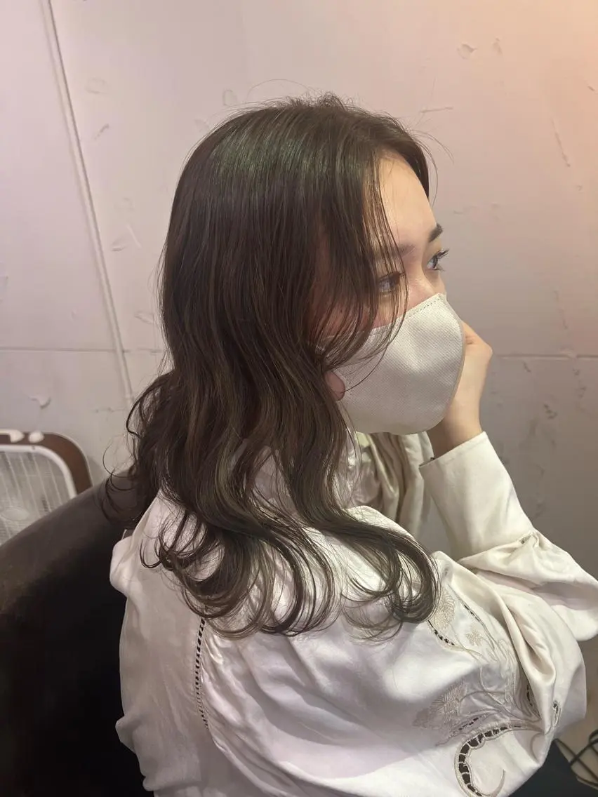 ミディアム 才門 真菜のヘアスタイル