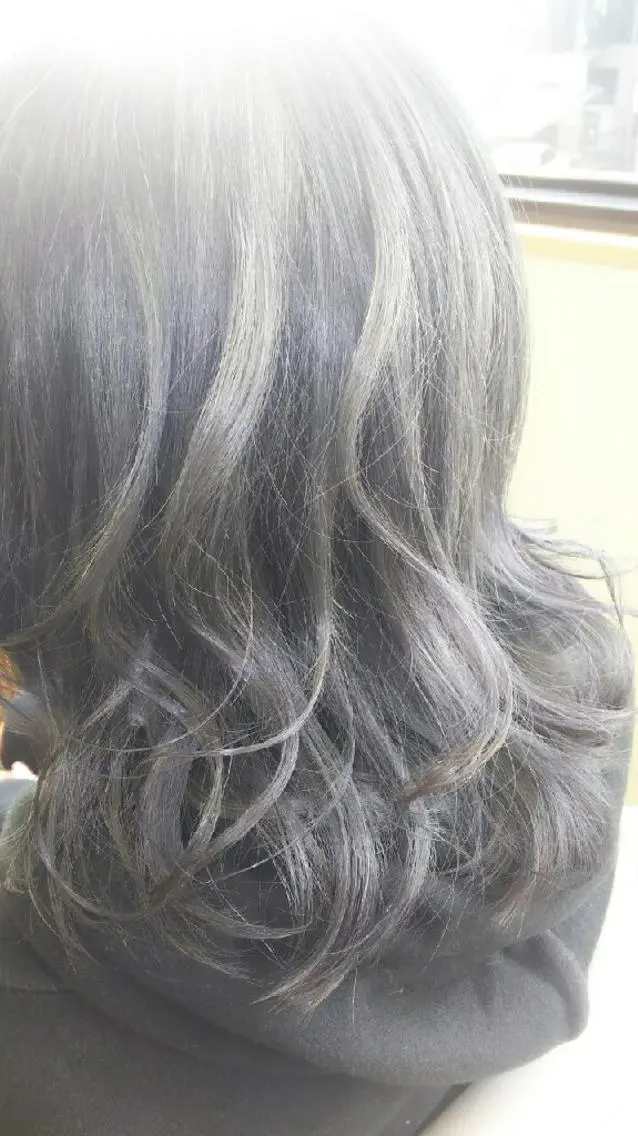 ミディアム カラー シルバー 脇田 雄大のヘアスタイル