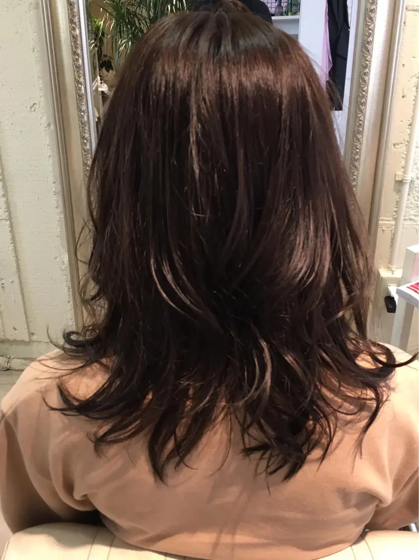 セミロング カラー アディクシーカラー レイヤーカット ローレイヤー カット ヘアカラー CALMHAIR 五十實淳のヘアスタイル
