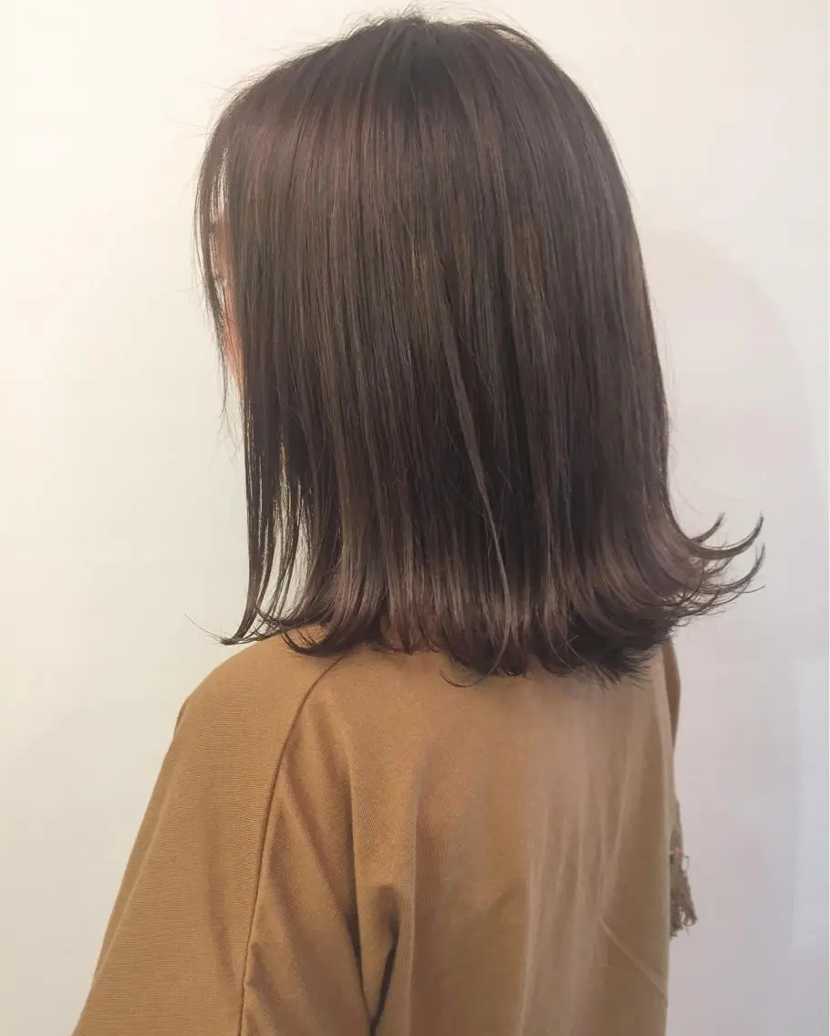 セミロング カラー アッシュ ベージュカラー ハイライトカラー ハイライト 齋藤 咲のヘアスタイル
