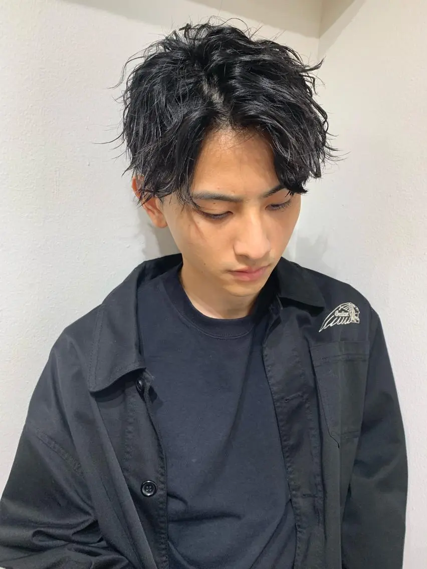 ミディアム パーマ メンズ 三矢 ちなつのヘアスタイル