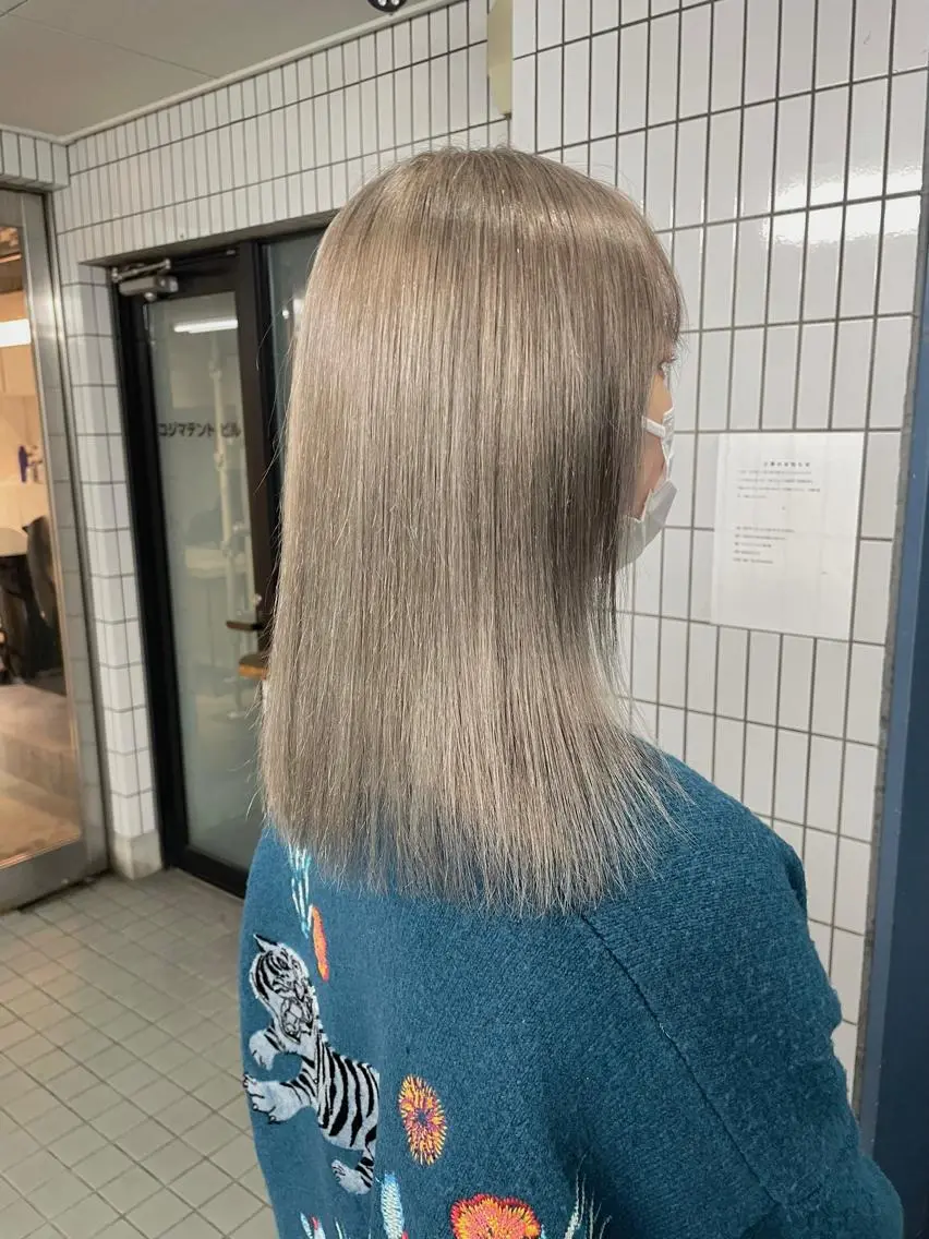セミロング カラー ブリーチ ✅ケアブリーチ✅ トヨオカ ノブヒデのヘアスタイル