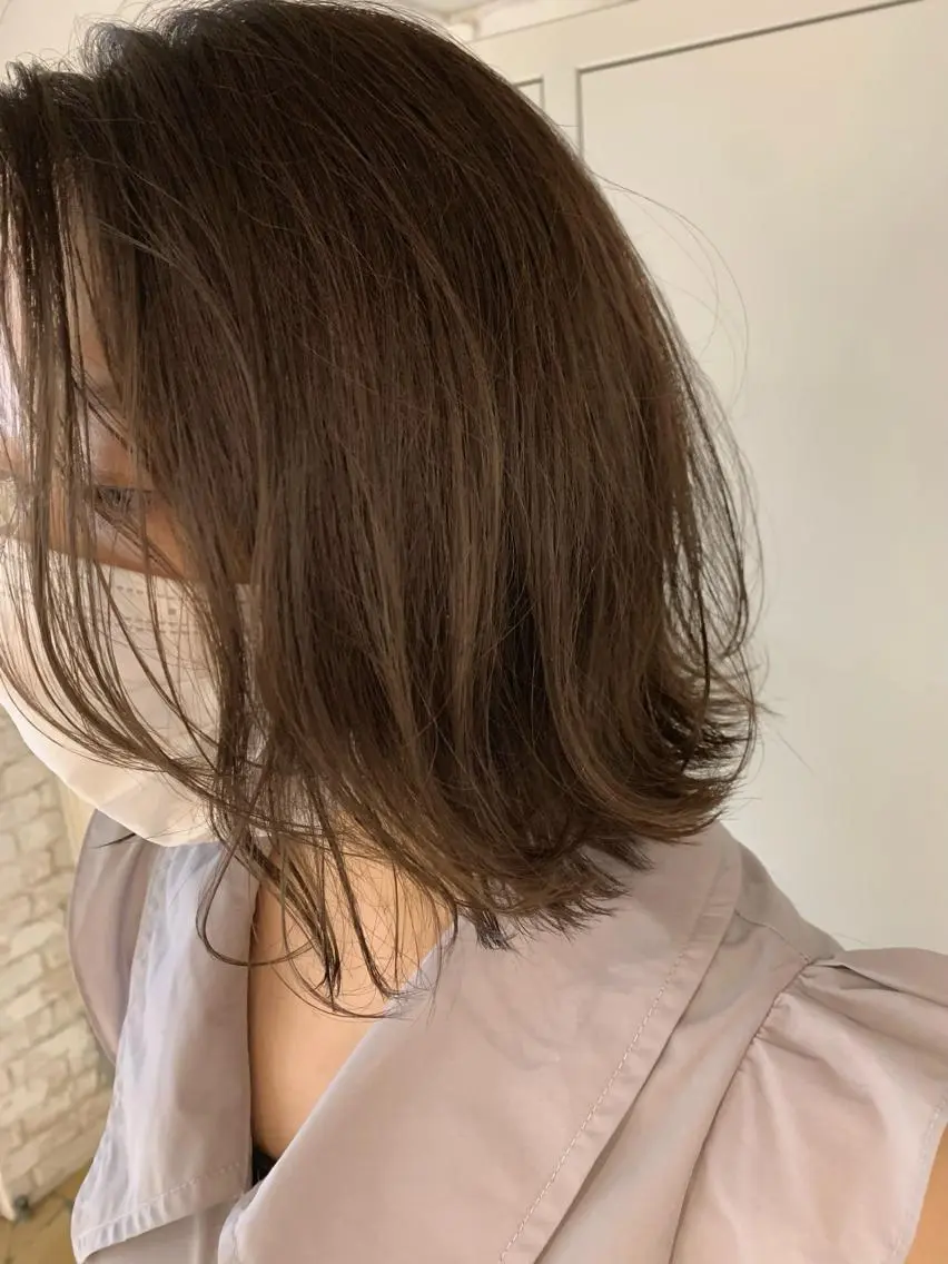 ミディアム 外ハネヘア ✨ハイトーン✨艶髪 ✨髪質改善✨和田のヘアスタイル
