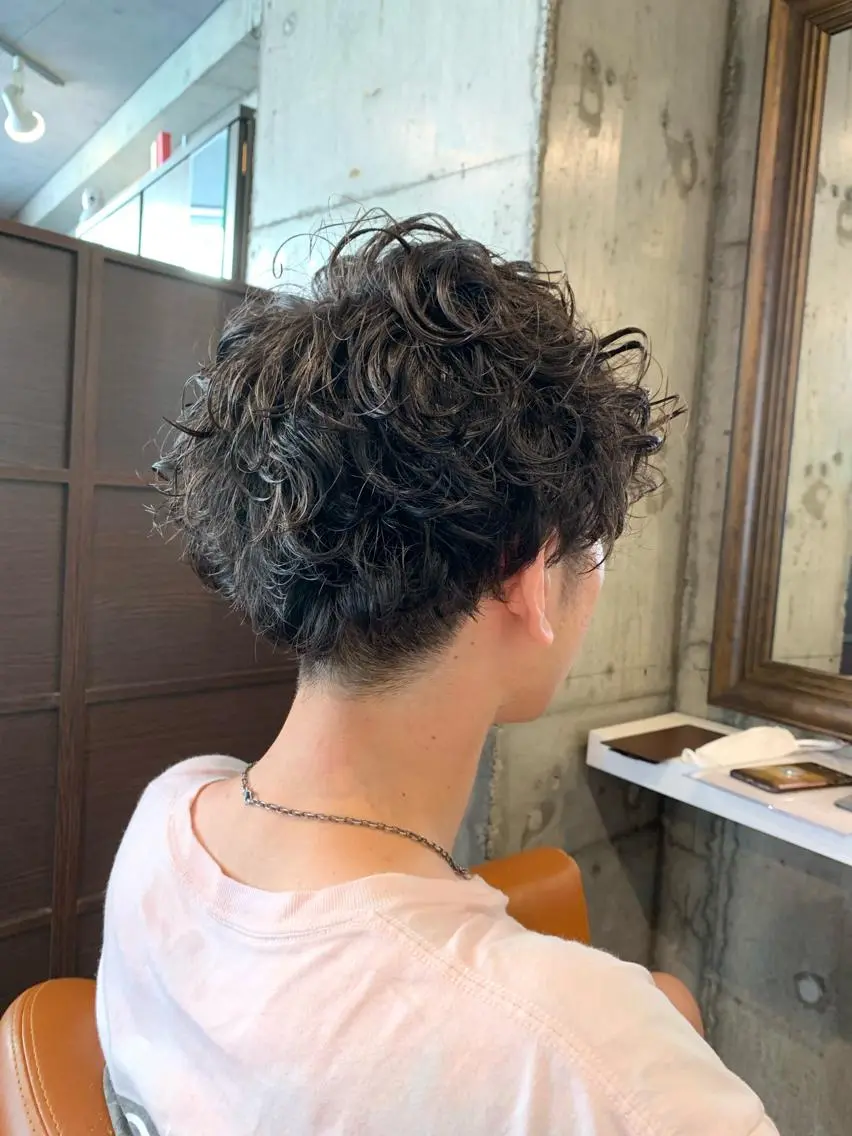 ミディアム パーマ メンズ ミディアムパーマ メンズパーマ スパイラルパーマ カット パーマ ナカジマ ハルカのヘアスタイル