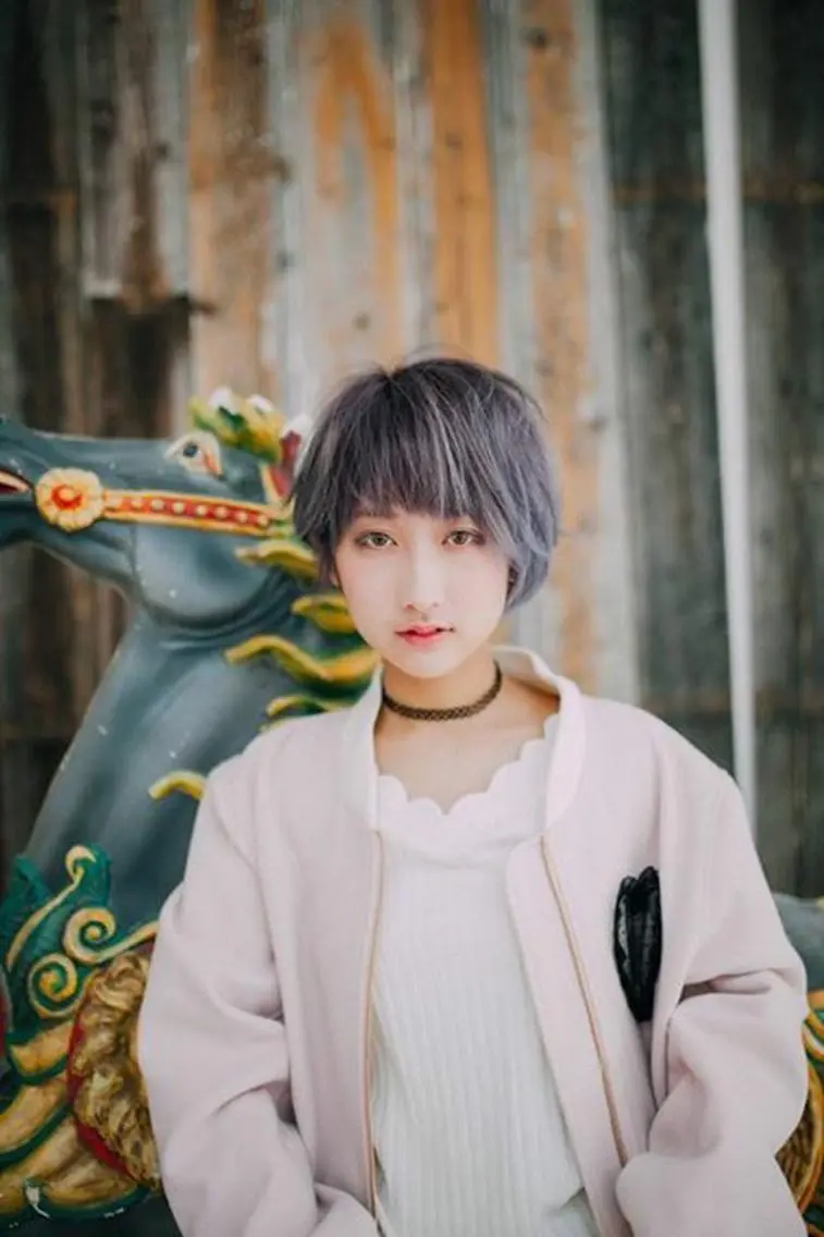 ショート カラー アッシュ ダブルカラー ハイライトカラー シルバー シルバーアッシュ 舘野 太嘉宏のヘアスタイル
