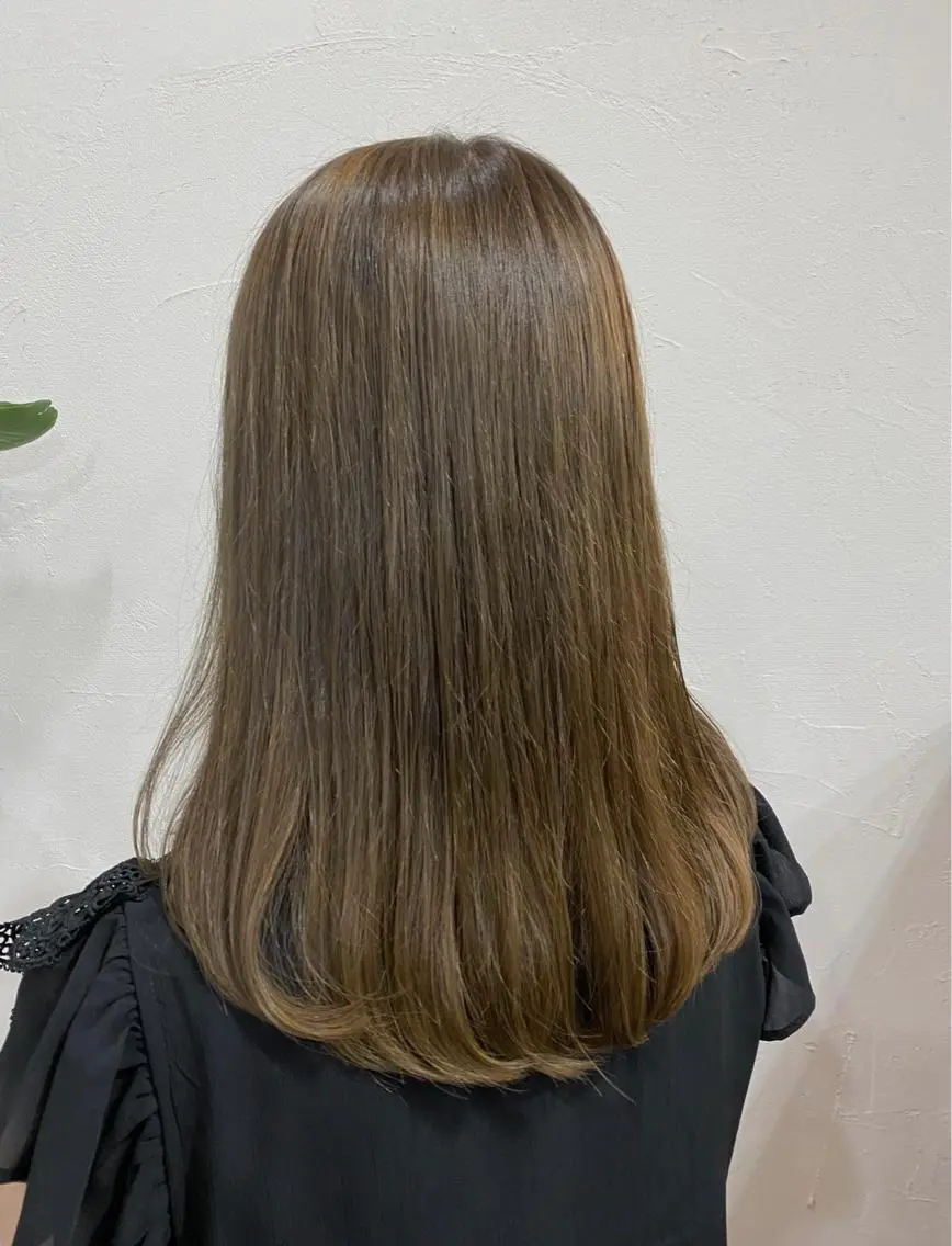 セミロング カラー ブリーチ ダブルカラー ブリーチなしカラー 暗髪カラー🫐パーマ おくだりんかのヘアスタイル
