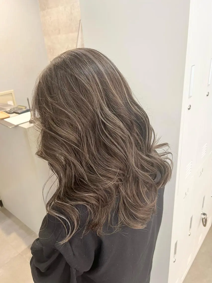 セミロング カラー 透明感カラー ハイライトカラー 3Dハイライト ハイライト 寺嶋 貴大のヘアスタイル