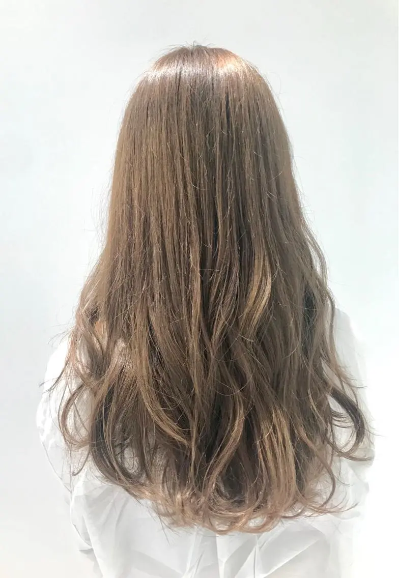 ロング 加藤 憂のヘアスタイル