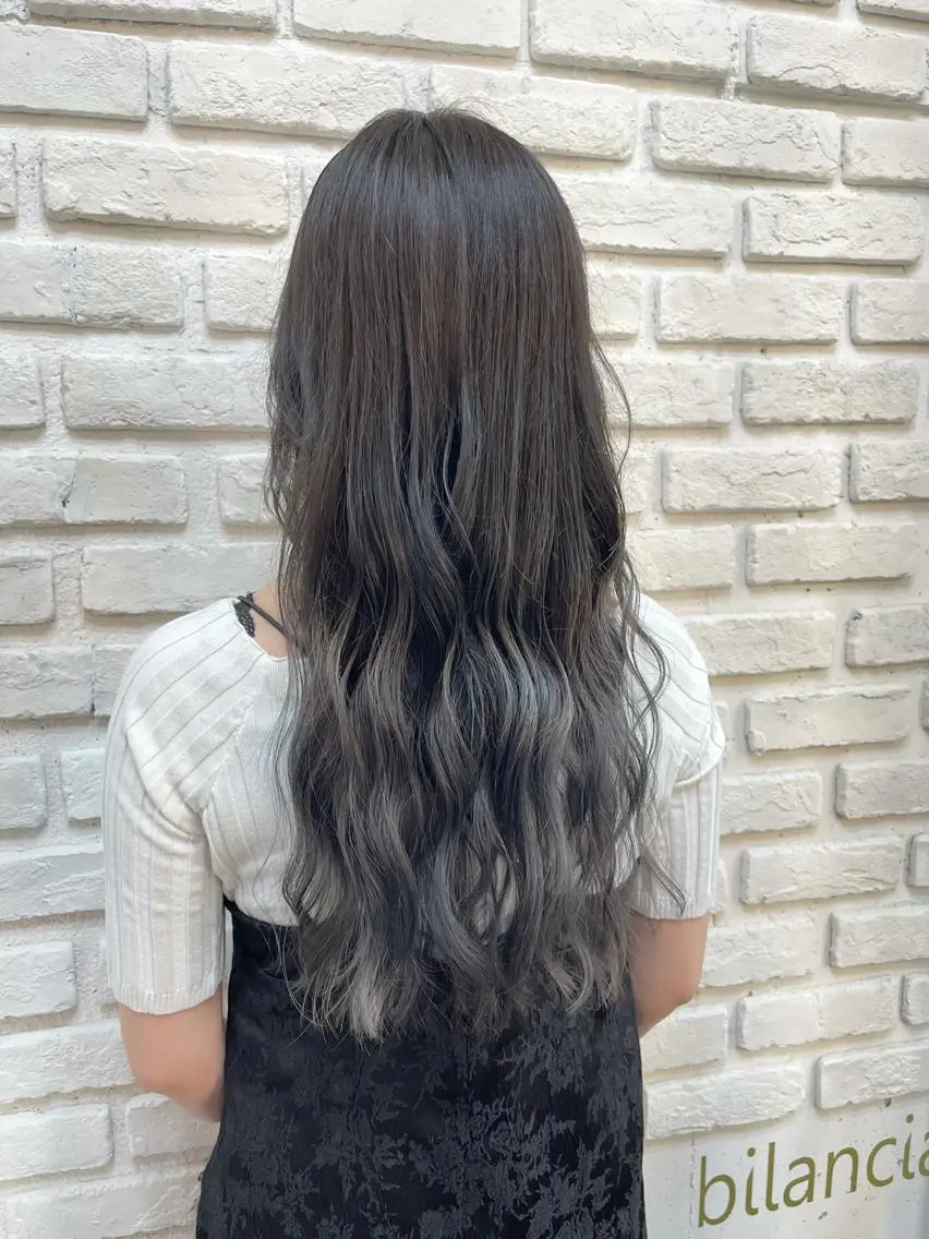 ロング カラー 透明感カラー グラデーションカラー グレージュ creeb 宮前のヘアスタイル