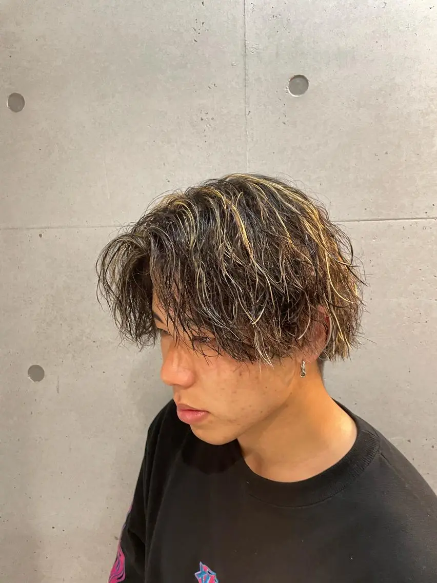 ミディアム カラー パーマ メンズ ヘアカラー 🔥メンズ超特化🔥 青木海斗のヘアスタイル