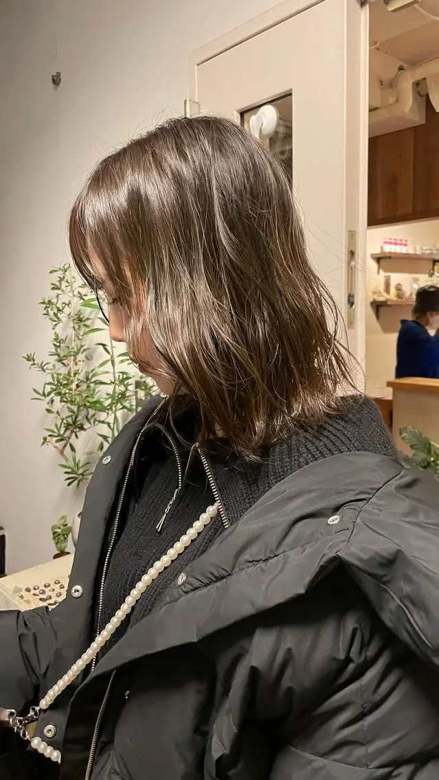 ミディアム カラー トリートメント ファッションに 溶け込むstyleのヘアスタイル