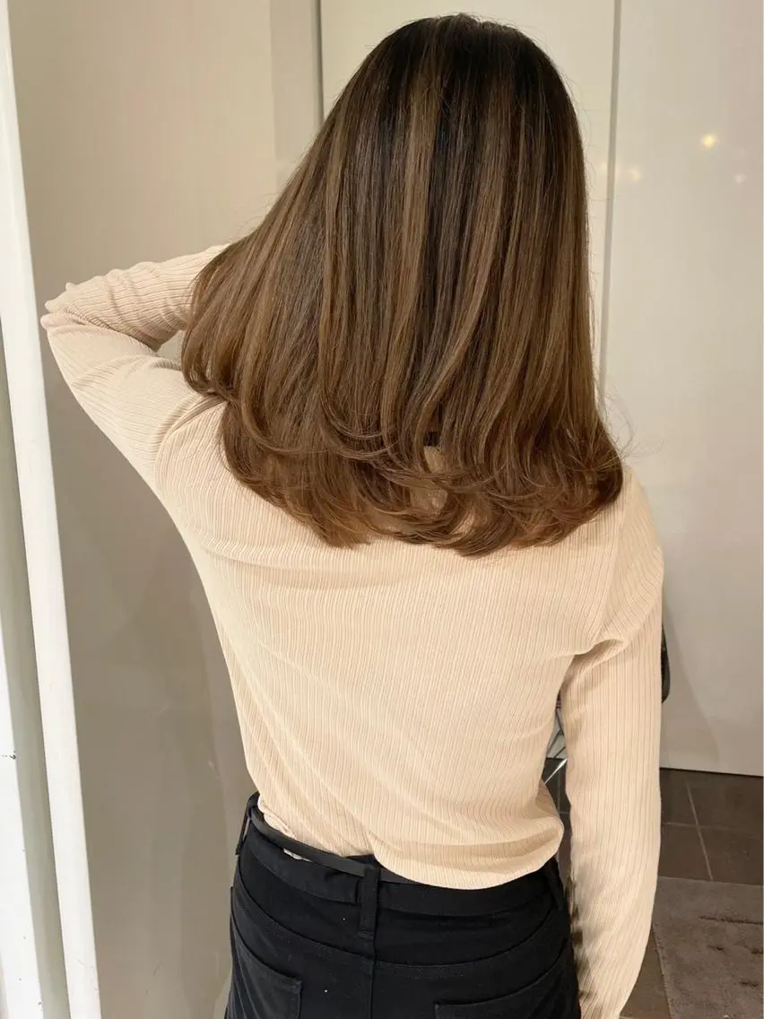 セミロング カラー ヘアアレンジ ベージュカラー 【公式】amble luxe池袋東口🩷のヘアスタイル