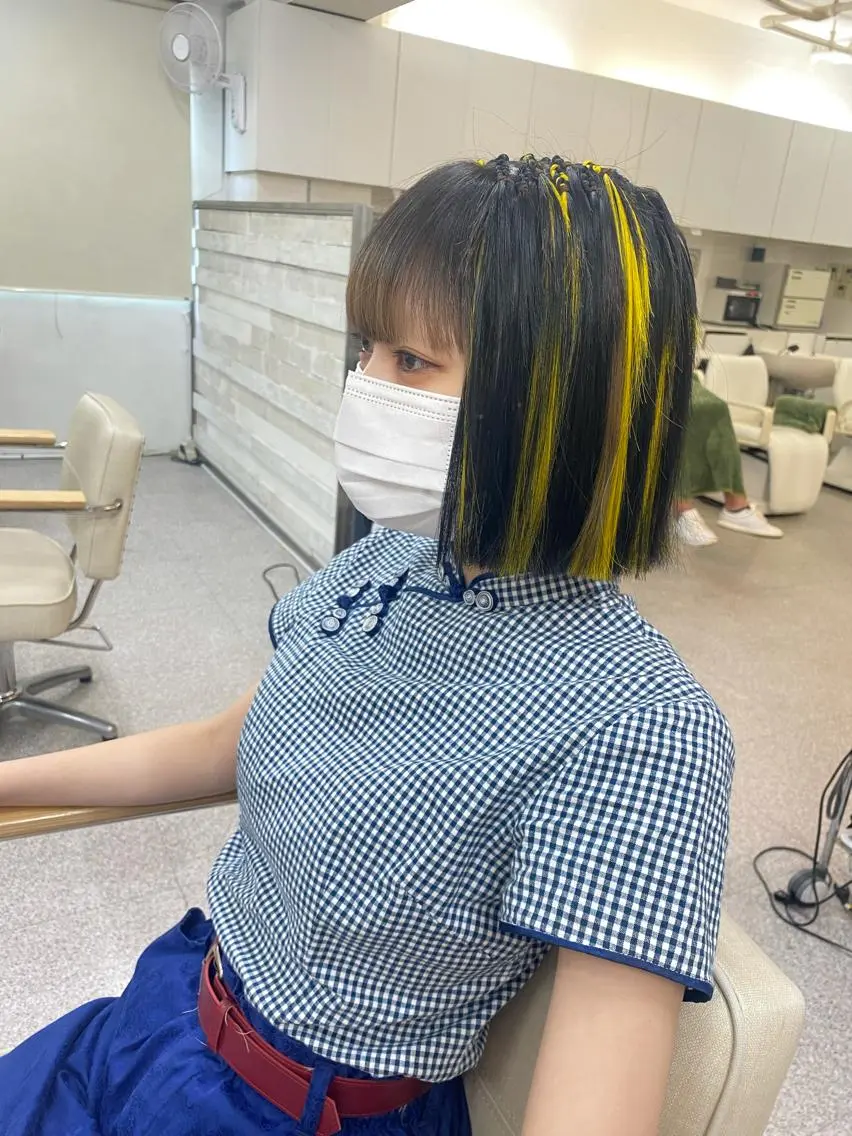 ミディアム カラー エクステ ハイトーン 💭黒崎ハルカのヘアスタイル
