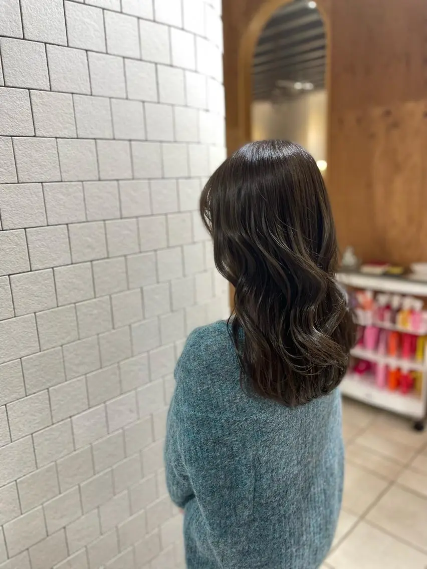 ロング カラー グレージュ オリーブグレージュ オリーブグレー 萩原 琳之祐のヘアスタイル