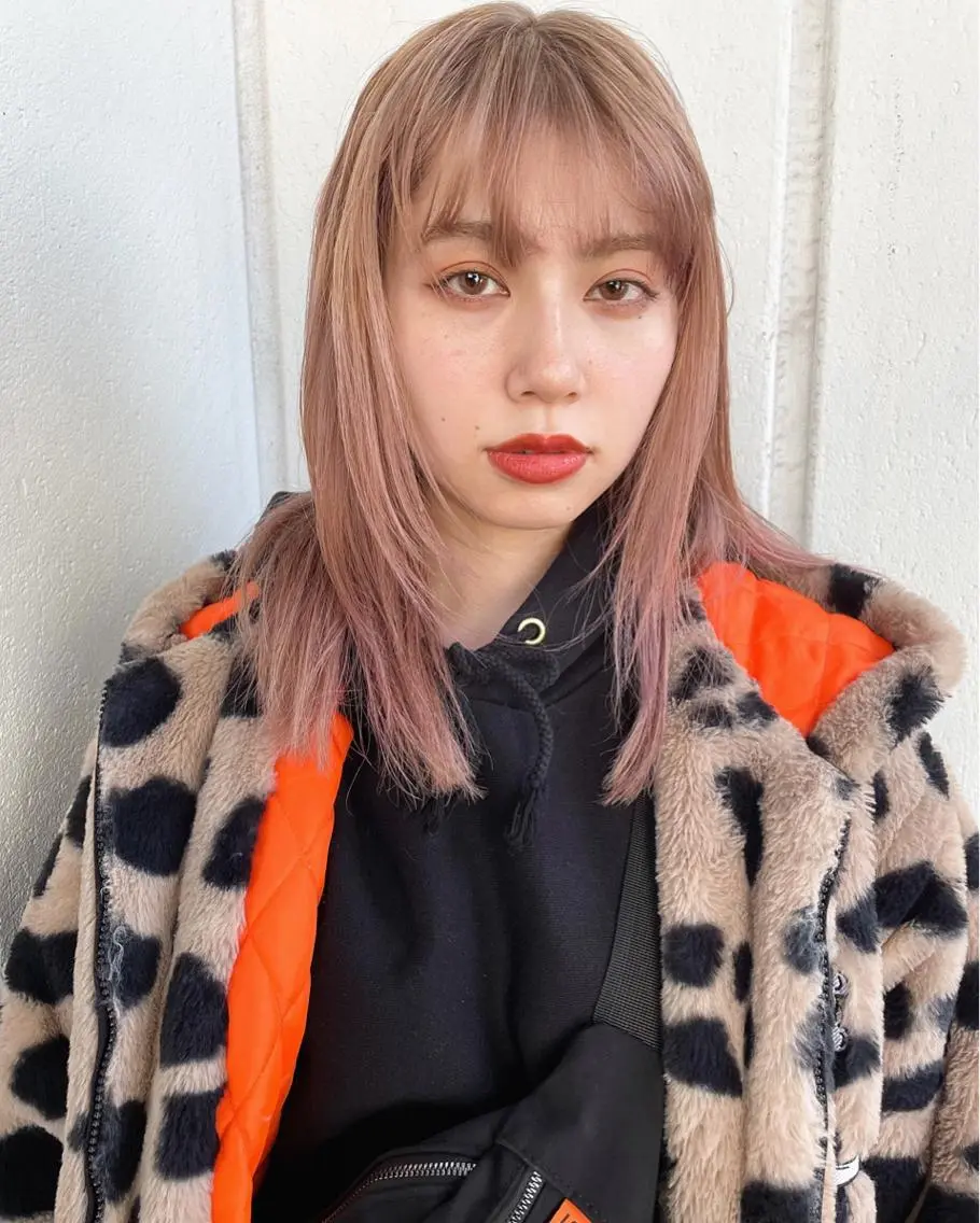 セミロング カラー ベージュカラー グラデーションカラー ピンクカラー ピンクベージュ カット ヘアカラー トリートメント 村上雅人 ナチュラルモードのヘアスタイル