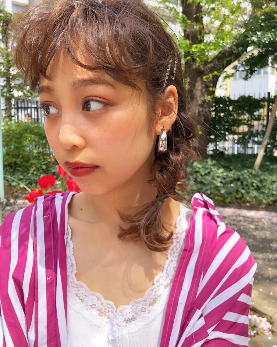 セミロング カラー ヘアアレンジ 顔周りレイヤーカット ブリーチminamiのヘアスタイル