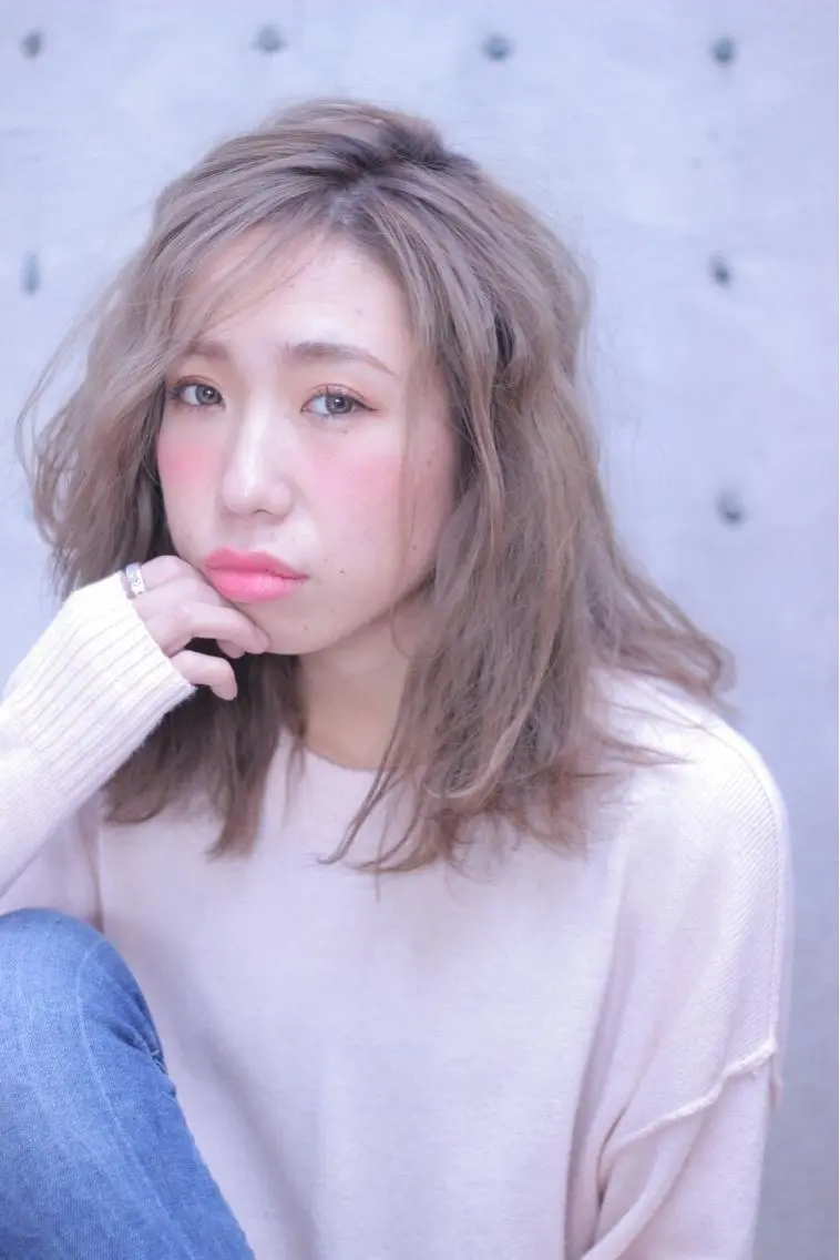 ミディアム カラー ベージュカラー ミルクティーベージュ 及川 光のヘアスタイル