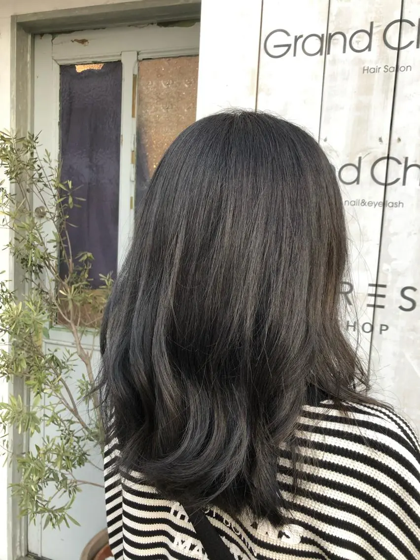 ミディアム カラー あだち ゆかのヘアスタイル
