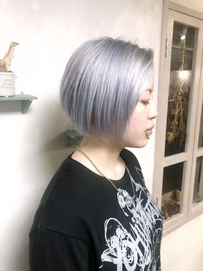 ショート カラー パーマ ヘアアレンジ グレージュ ヘアカラー トリートメント 推し活専用 【派手髪】飯野ゆかりのヘアスタイル