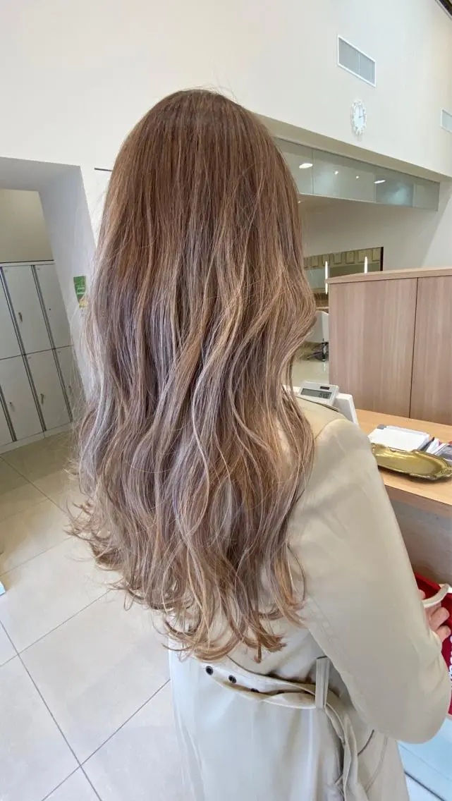 ロング カラー ハイライトカラー ハイトーンカラー ハイライト カット ヘアカラー トリートメント プルエクステ/透明感 カラー✨KAZUKIのヘアスタイル