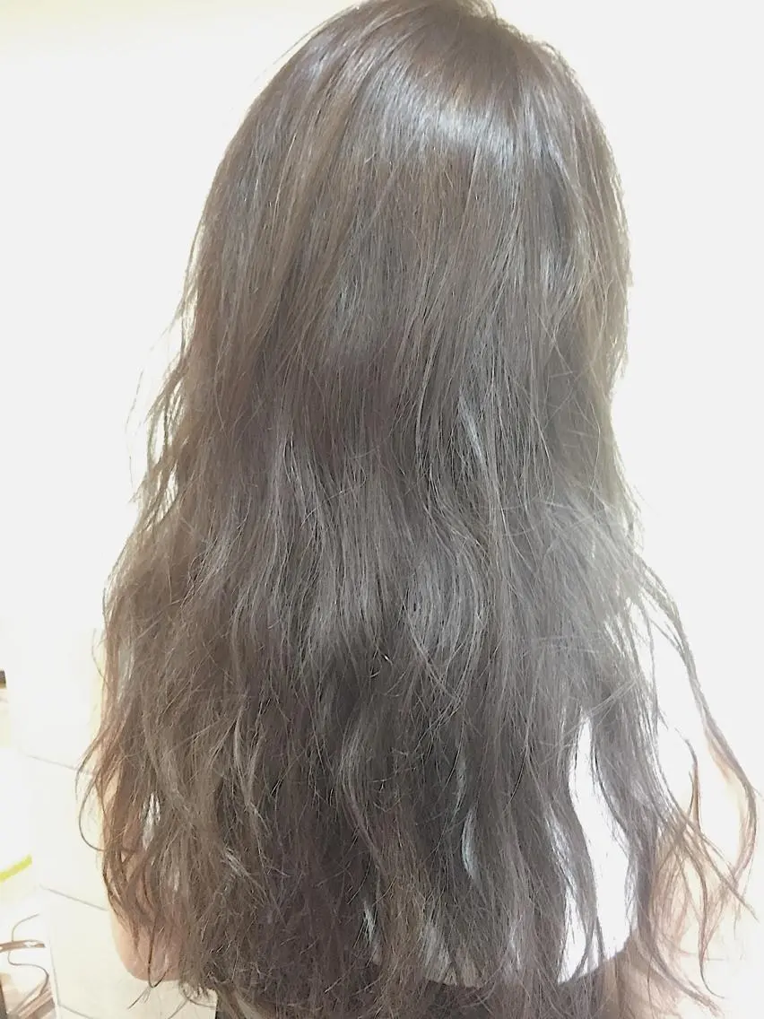 ロング カラー パーマ アッシュ アッシュグレー アッシュグレージュ ブリーチ グレージュ 可愛いを作る神 ナオヒロのヘアスタイル