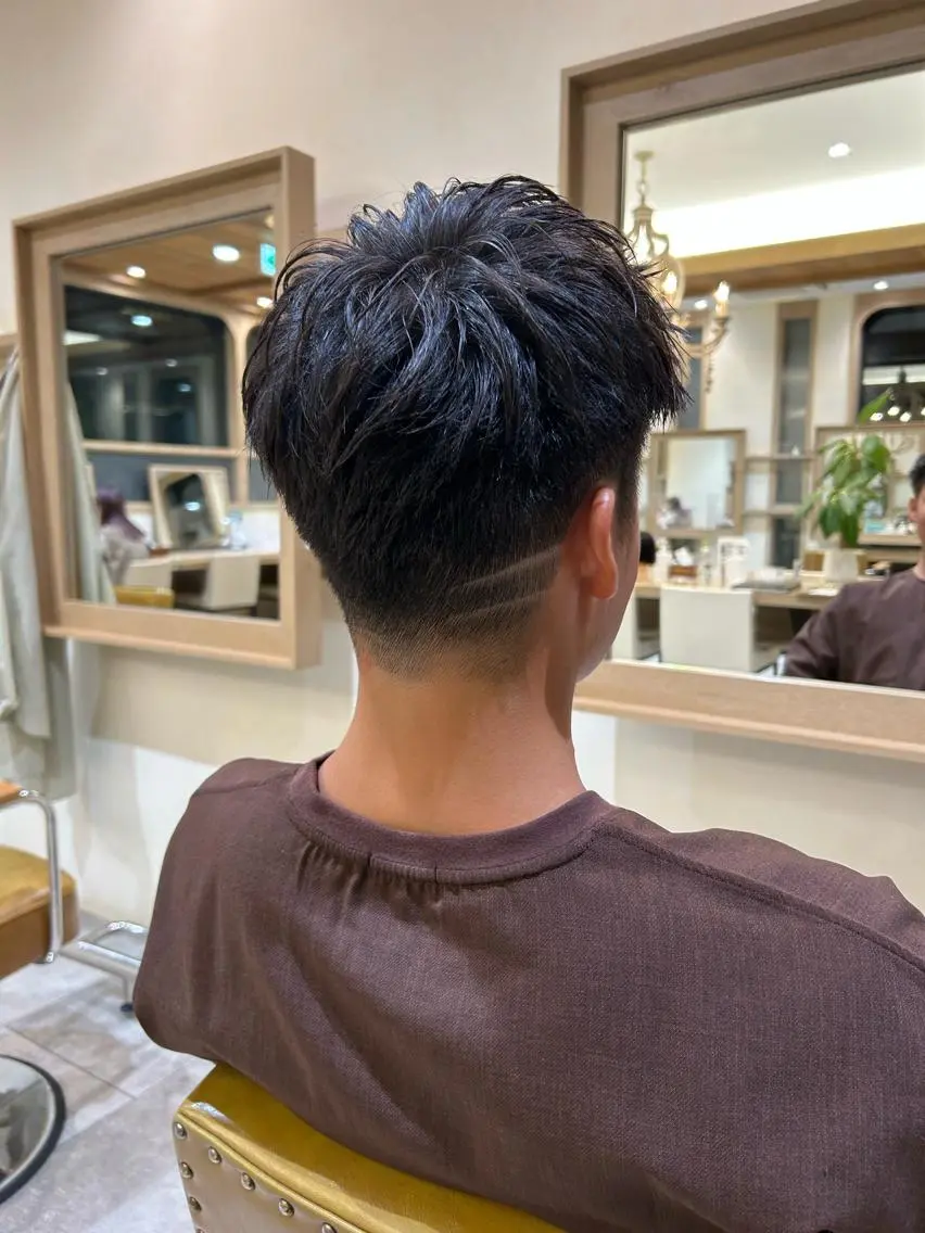 メンズ アップバング フェードカット 艶透明感カラー/ ルーズパーマ/田中のヘアスタイル