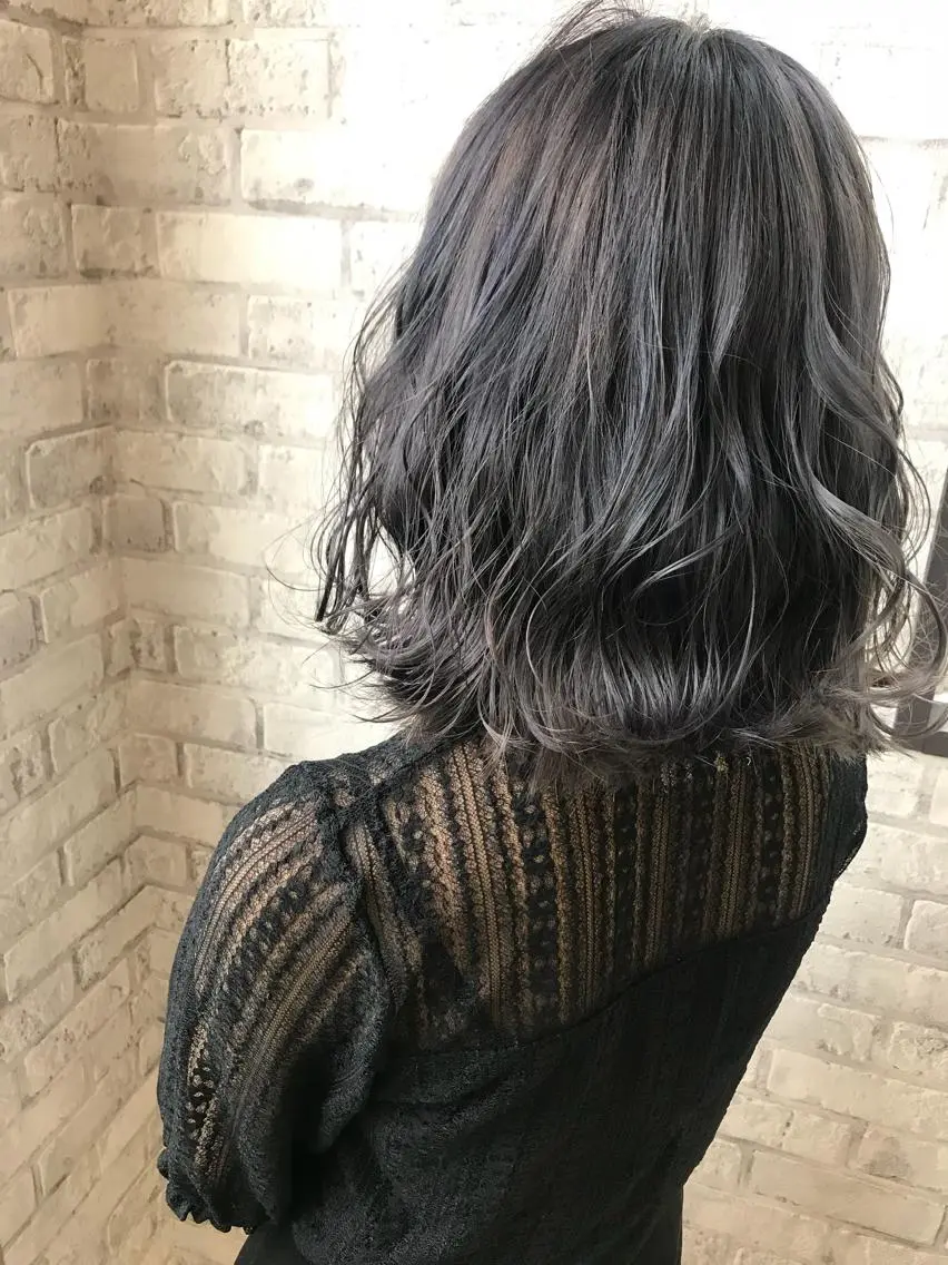 ショート カラー ダークグレー Oopsレイヤー 加藤澄都のヘアスタイル