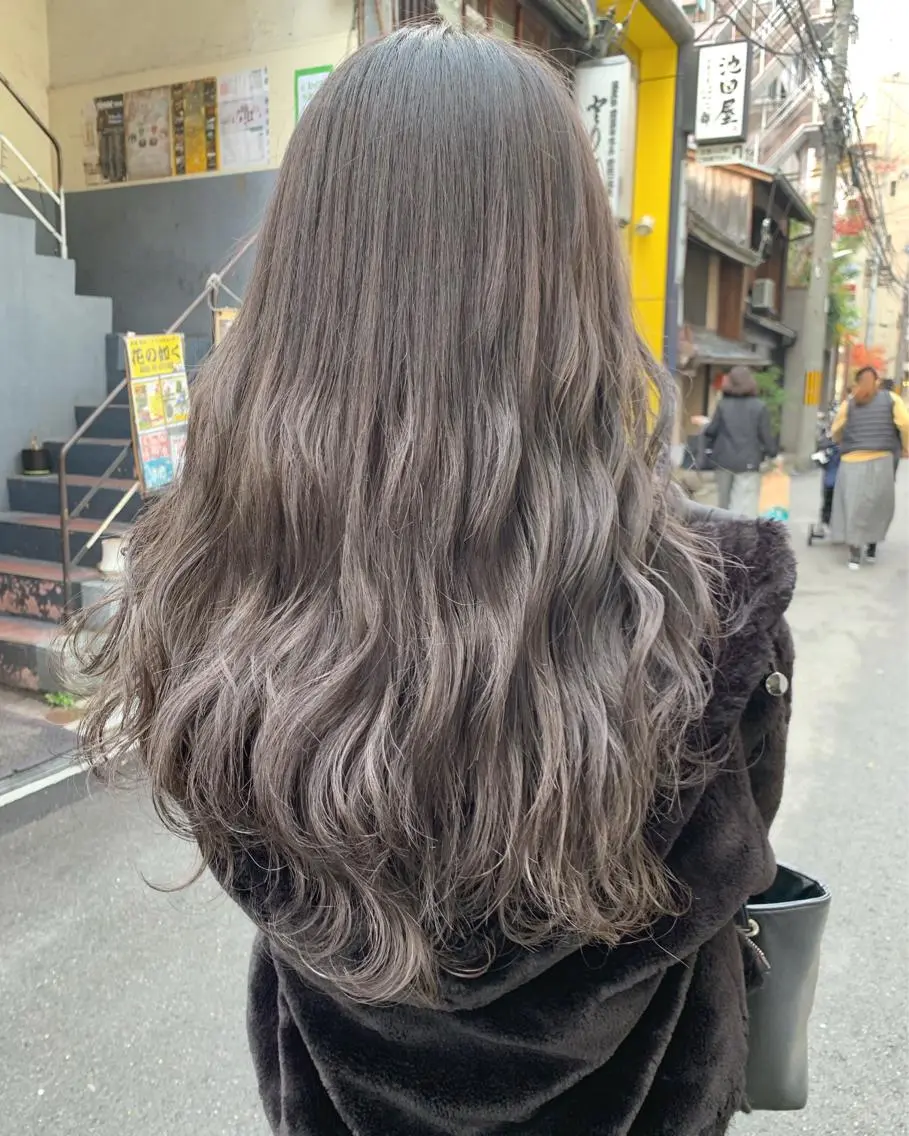 ミディアム カラー レイヤーカット 西村あきやのヘアスタイル