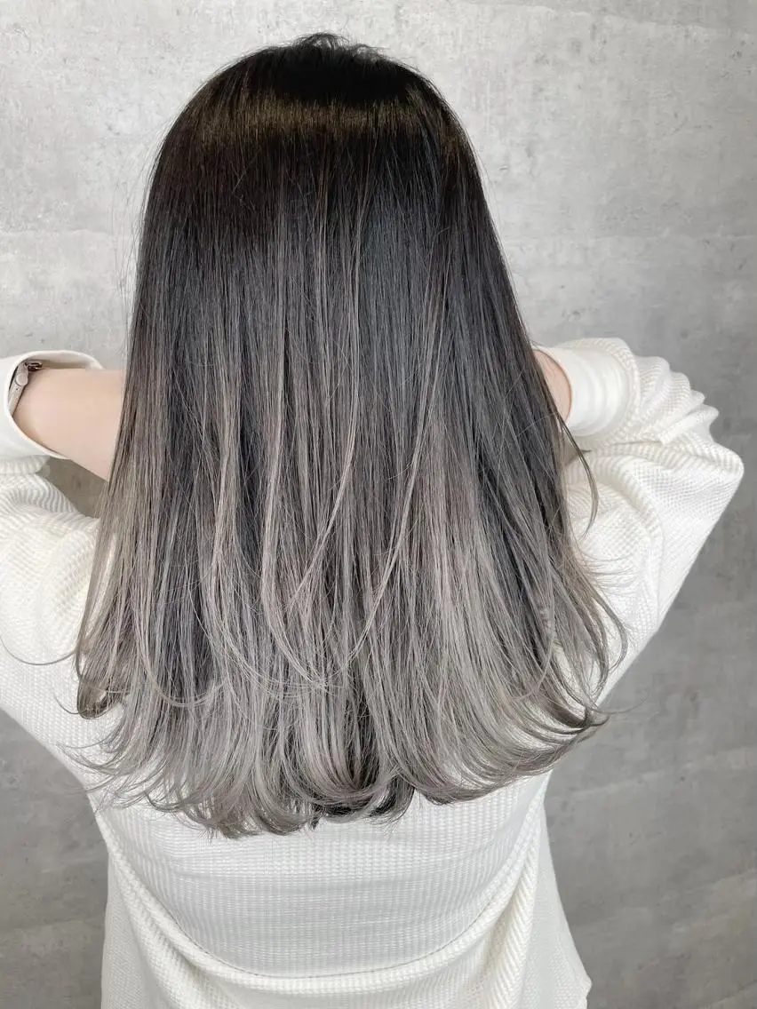 カラー アディクシーカラー バレイヤージュ 黒髪 ブリーチ ダブルカラー _WHITE鳳店 アンダーバーホワイトのヘアスタイル