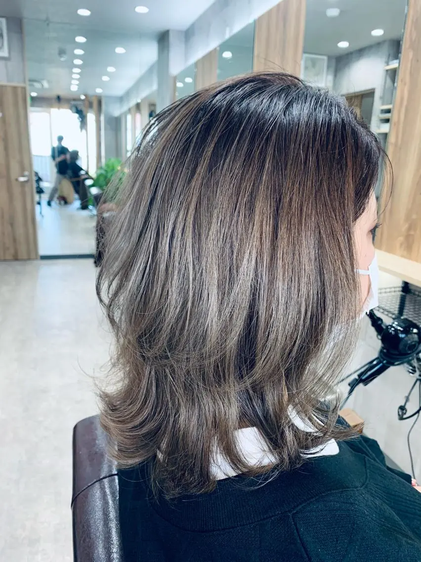 ミディアム カラー バレイヤージュ ブリーチ ダブルカラー グラデーションカラー ハイライトカラー ヘアカラー memento 斎藤大覚のヘアスタイル